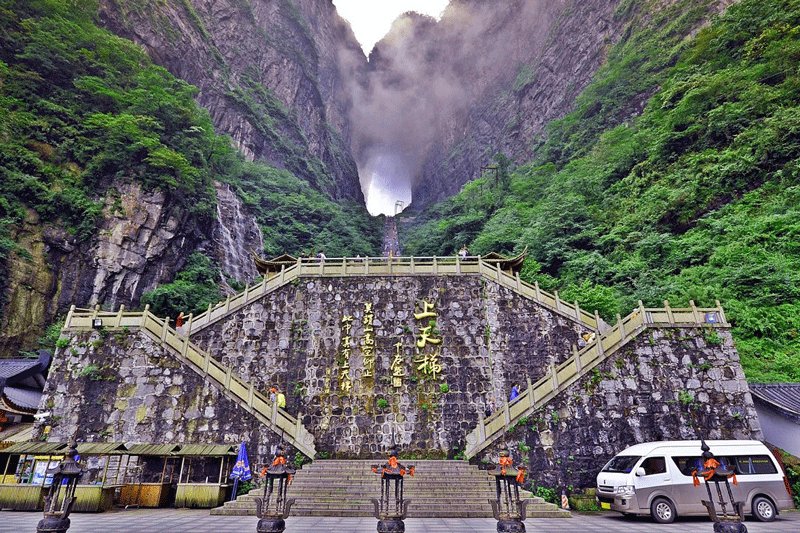 Природное чудо света - самый посещаемый в мире национальный парк (Чжанцзяцзе, "горы Аватар")
